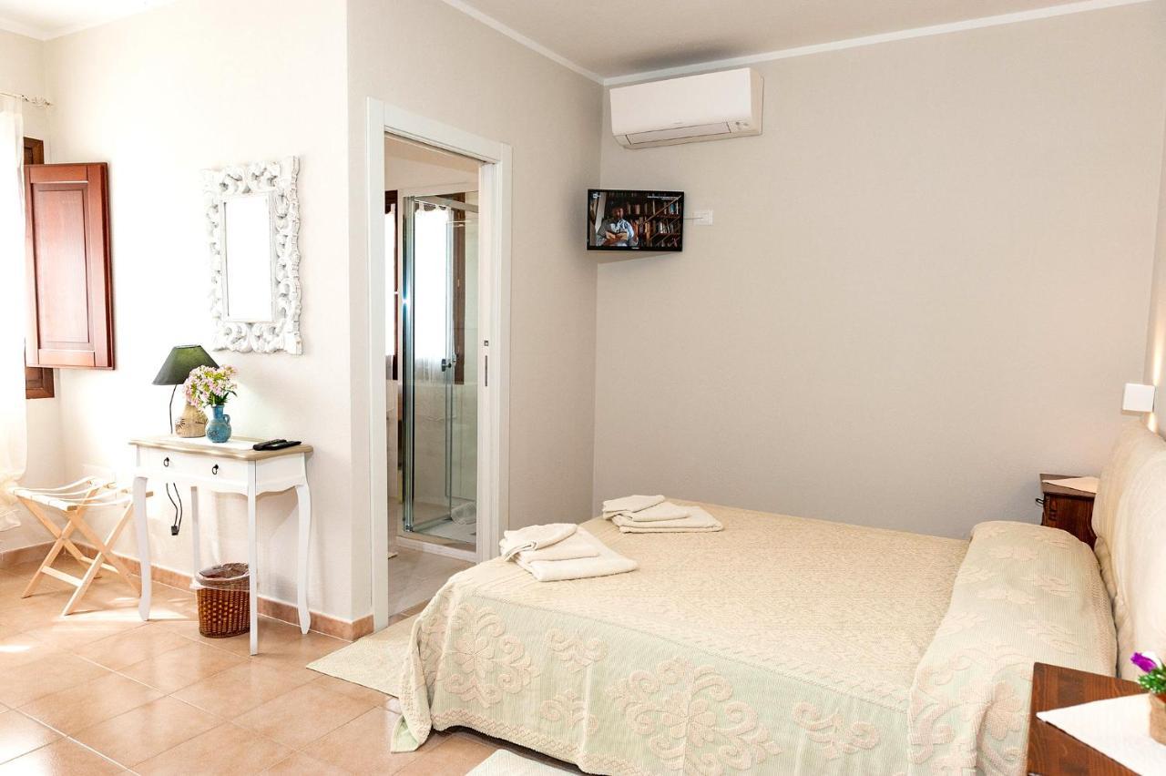Lu Lioni Rooms San Teodoro  Bagian luar foto
