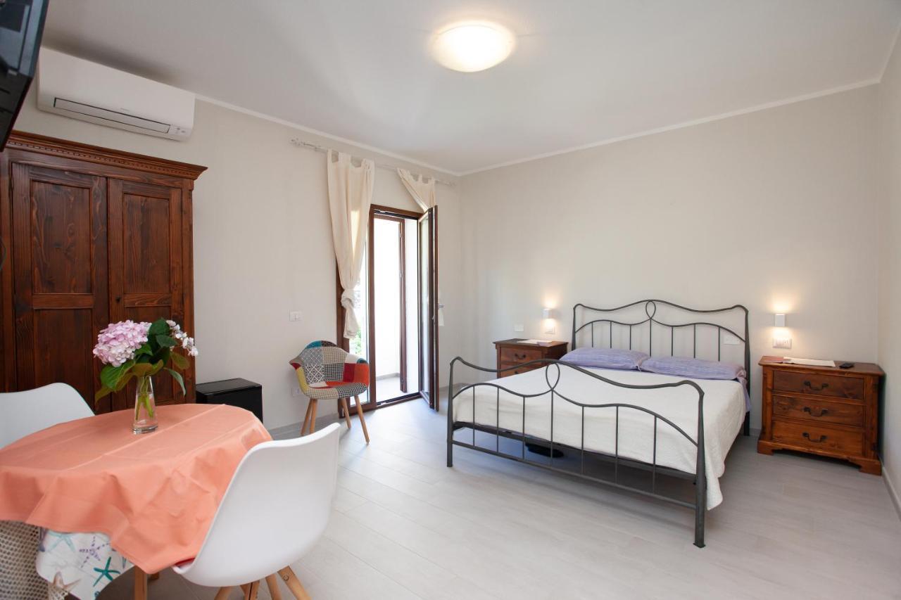 Lu Lioni Rooms San Teodoro  Bagian luar foto