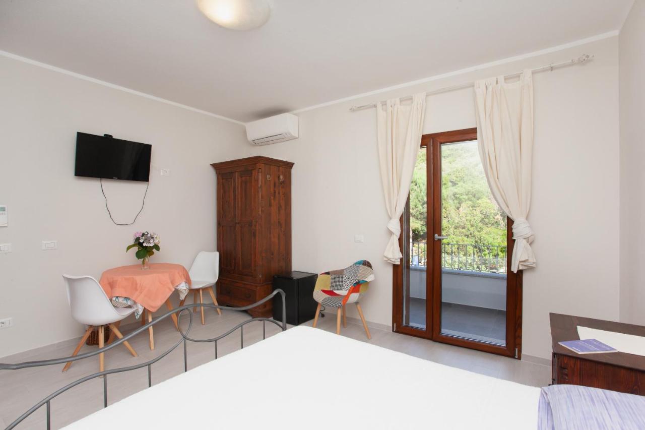 Lu Lioni Rooms San Teodoro  Bagian luar foto