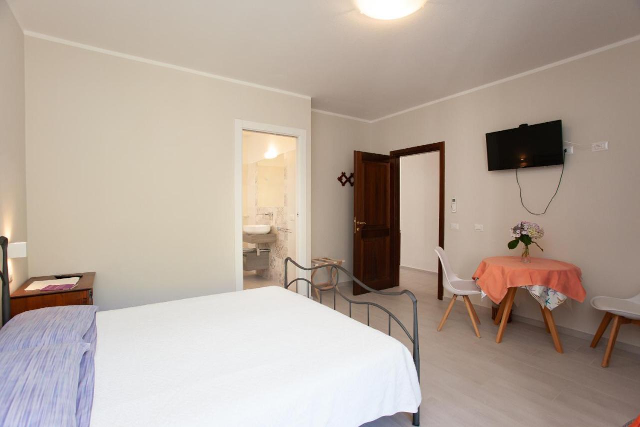 Lu Lioni Rooms San Teodoro  Bagian luar foto